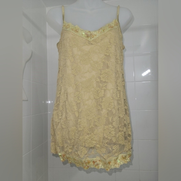 Vintage green lacey  top with spaghetti straps and sequins. - Picture 2 of 7